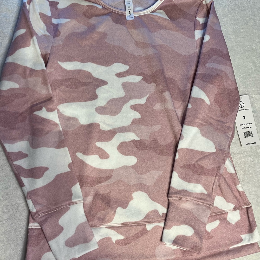 Yogo NWT Pink Camo Lightweight Fleece Sweatshirt Pullover – Size S